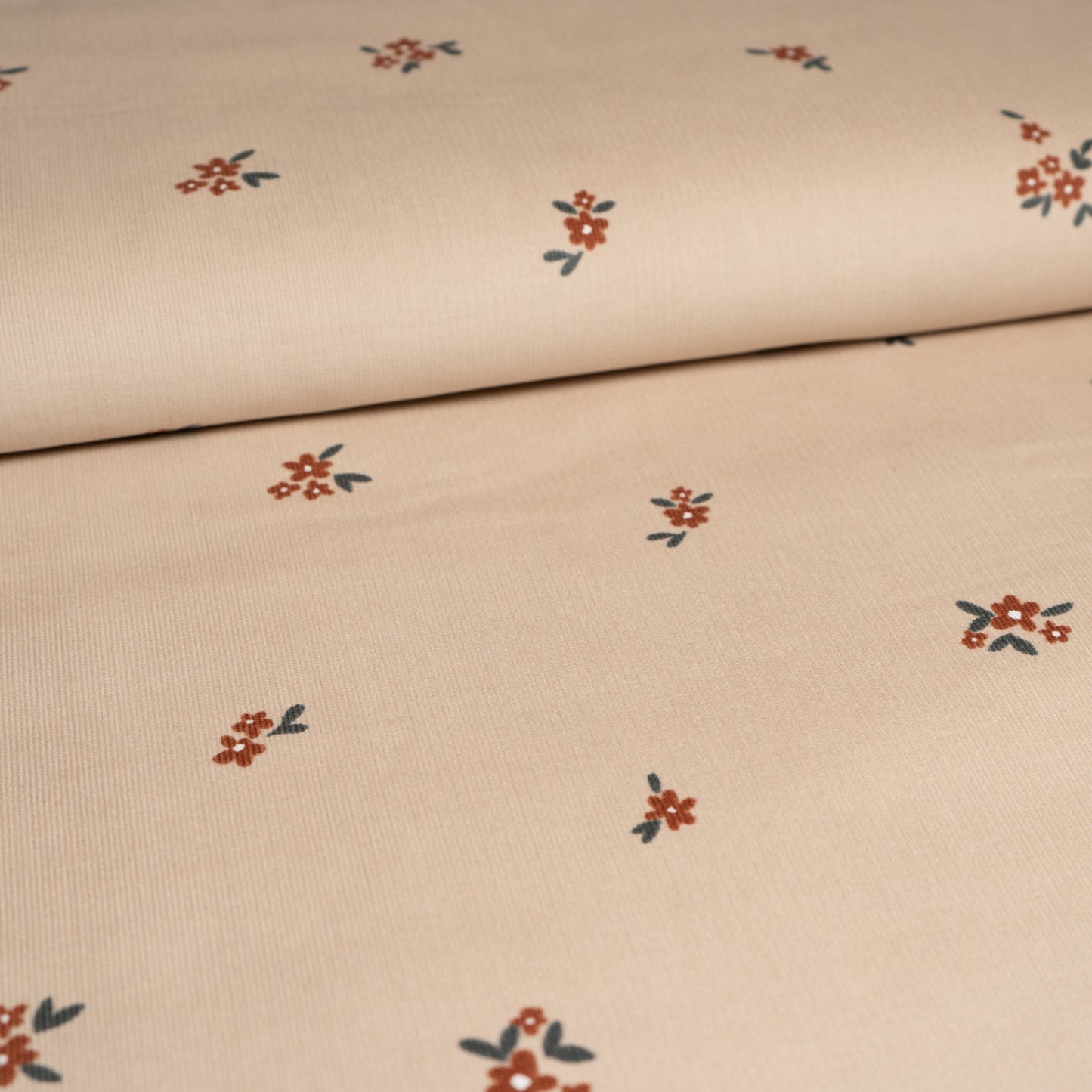 21 Wale Needlecord -  Beige Flowers